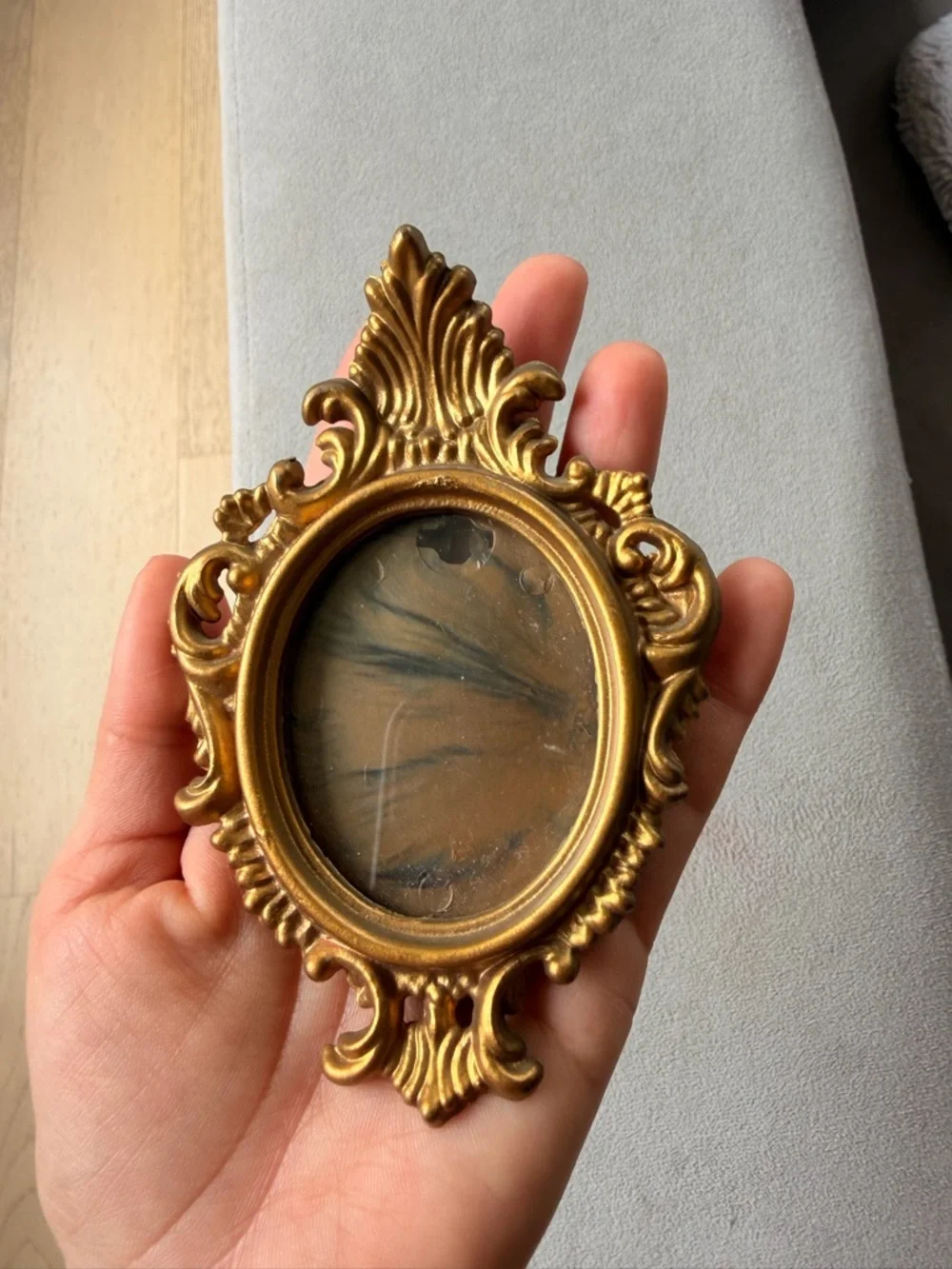 Oval Gold Decorative Wall Frame - Picture 2 of 3